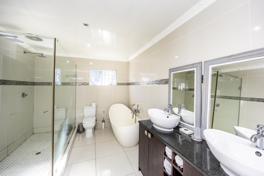 Commercial Property for Sale in Sunnyridge Eastern Cape